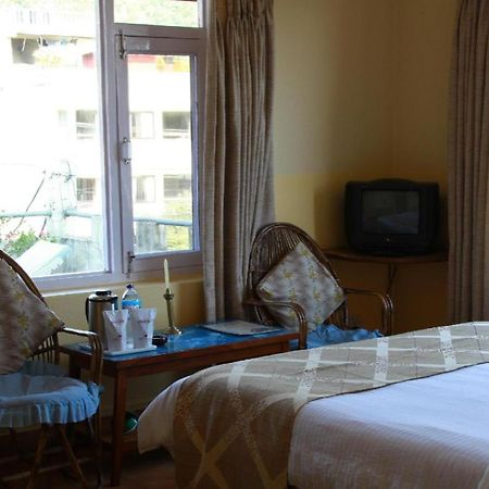 Fairmount Hotel Pokhara Extérieur photo