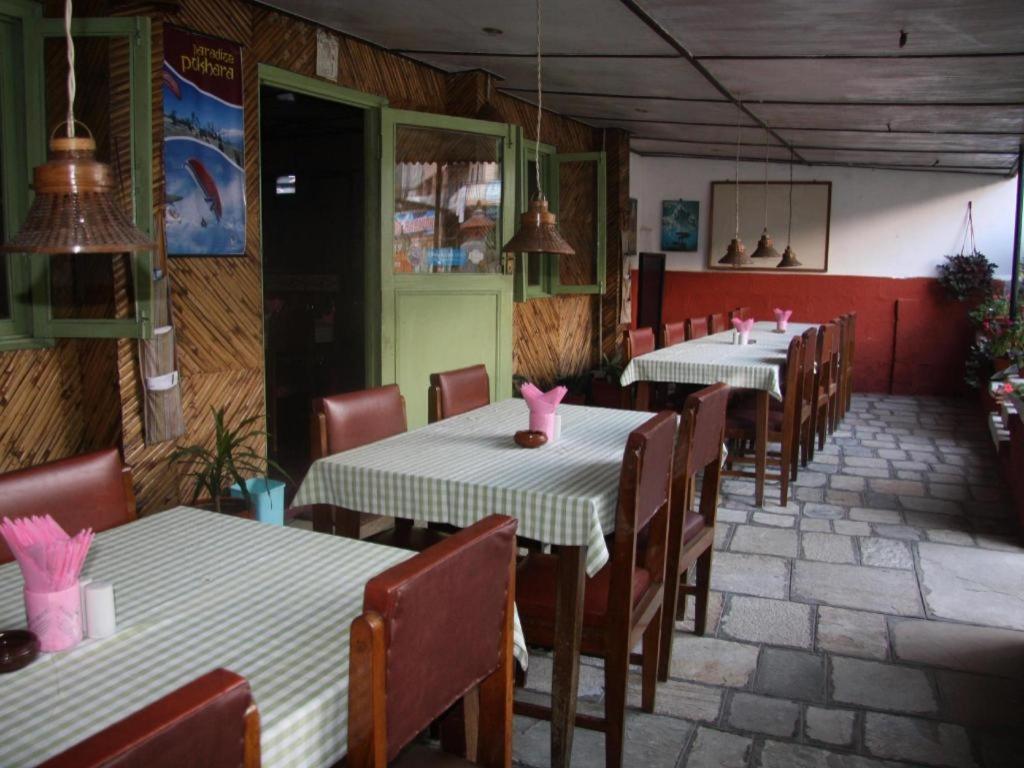 Fairmount Hotel Pokhara Extérieur photo