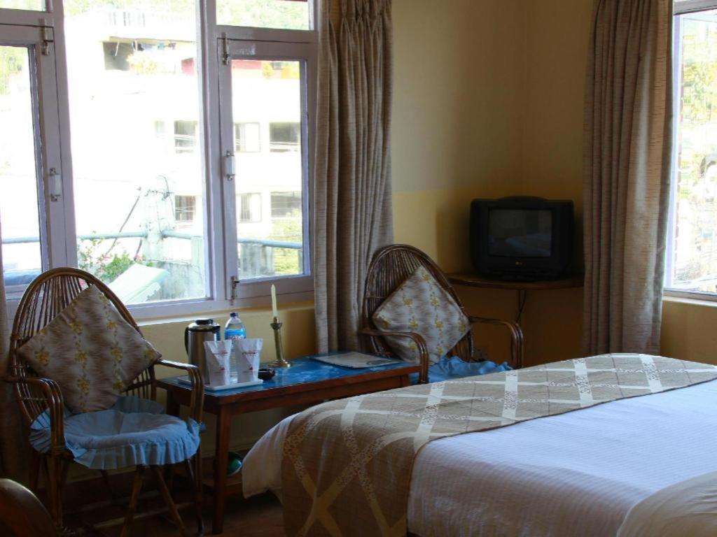 Fairmount Hotel Pokhara Extérieur photo