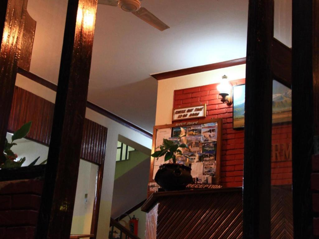 Fairmount Hotel Pokhara Extérieur photo