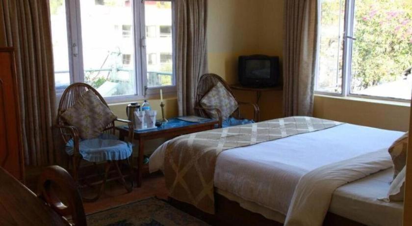 Fairmount Hotel Pokhara Extérieur photo